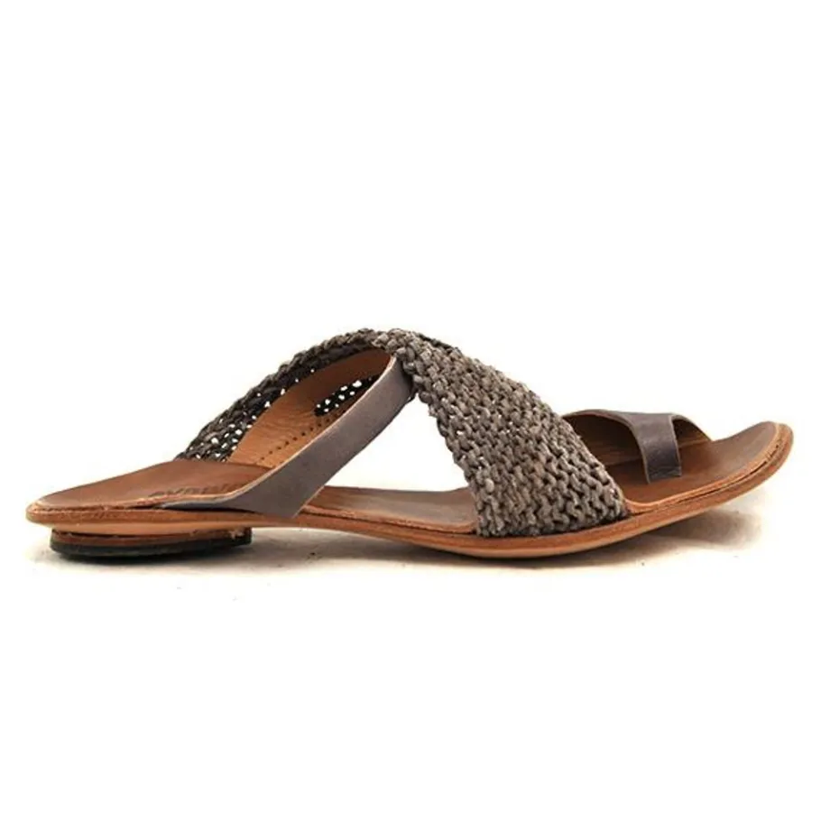Sandals*CYDWOQ Kiosk
