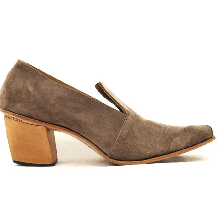 Shoes*CYDWOQ Literary