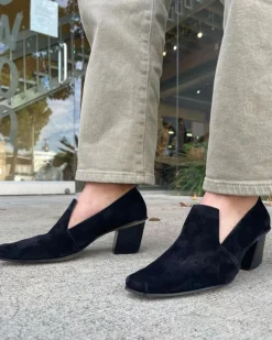 Shoes*CYDWOQ Literary