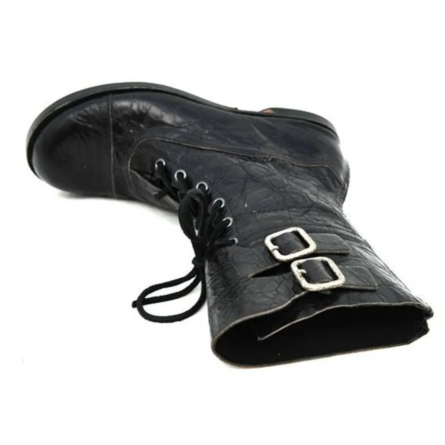 Boots*CYDWOQ Pilot
