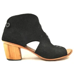 Sandals*CYDWOQ Research