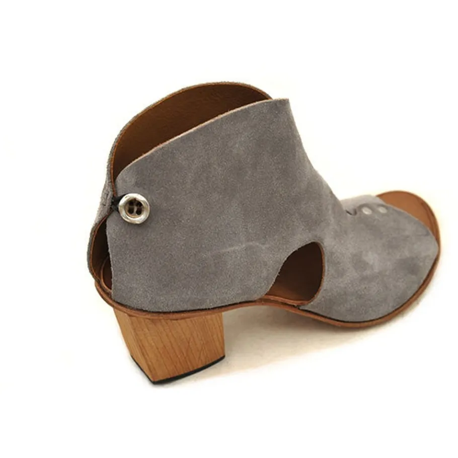 Sandals*CYDWOQ Research