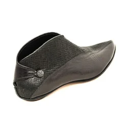 Shoes*CYDWOQ Table