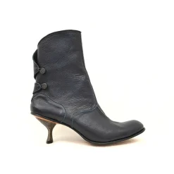 Boots*CYDWOQ Tango